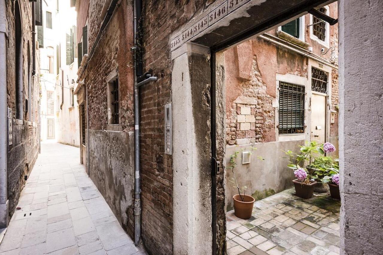 Myplace Santa Maria Formosa Apartment Venesia Bagian luar foto