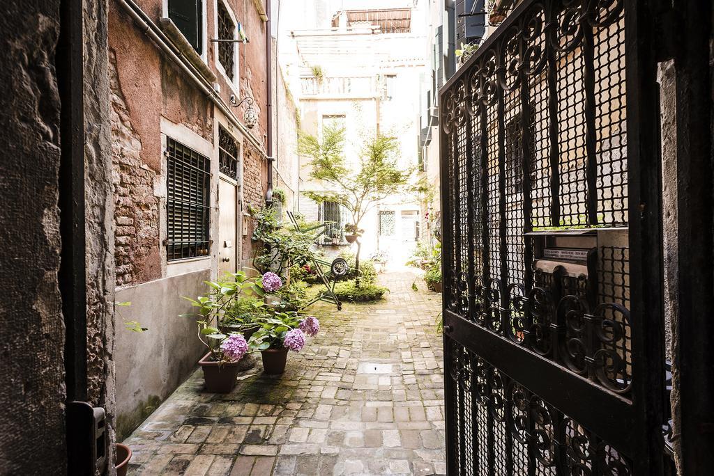 Myplace Santa Maria Formosa Apartment Venesia Bagian luar foto