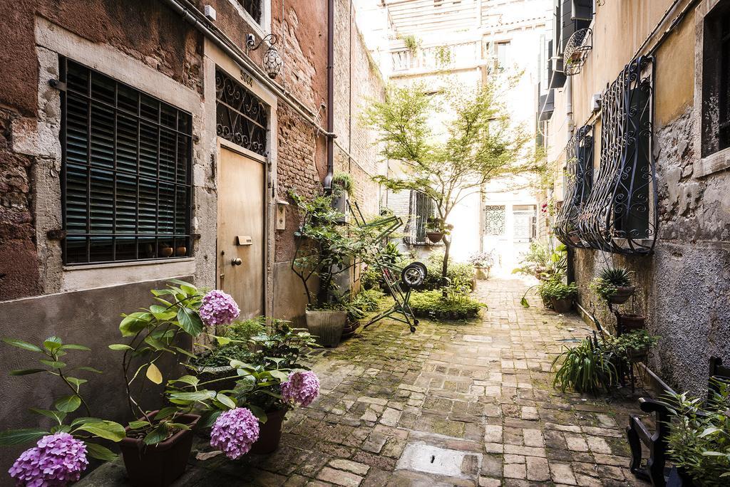 Myplace Santa Maria Formosa Apartment Venesia Bagian luar foto