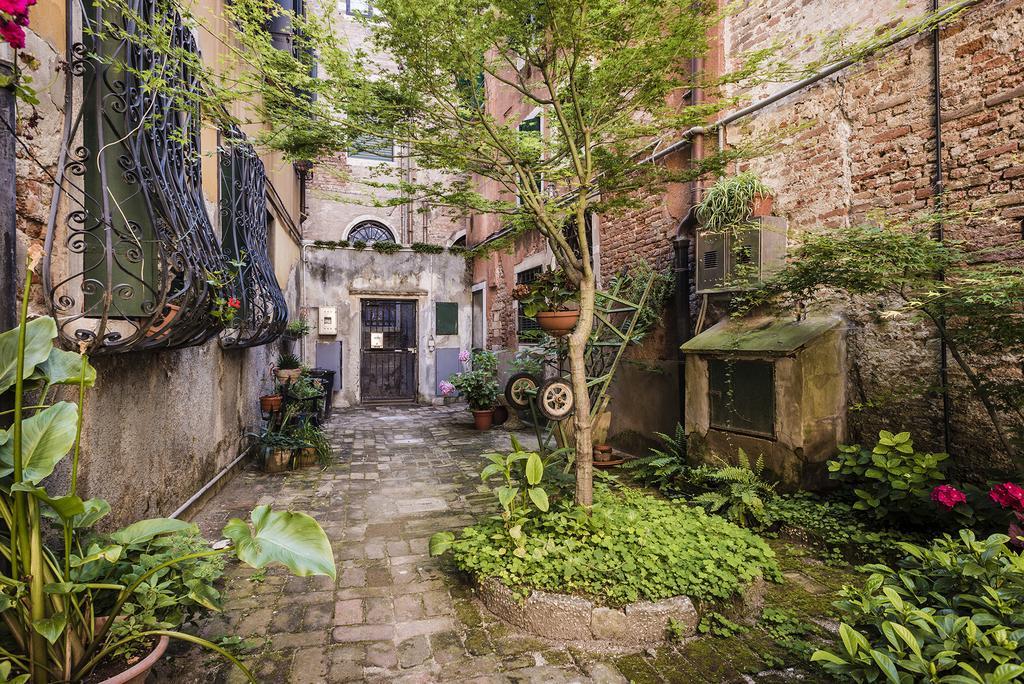 Myplace Santa Maria Formosa Apartment Venesia Bagian luar foto